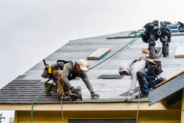 Professional Gutter Installation technician working in Bloomfield Hills, MI